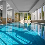 Aurora Hotel 4*