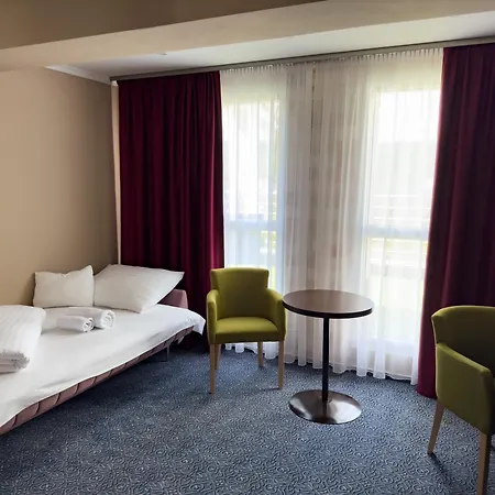 Aurora 4*