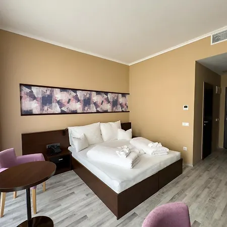 Aurora 4*