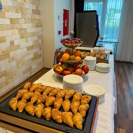 Aurora Hotel 4*