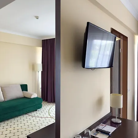 Aurora Hotel 4*