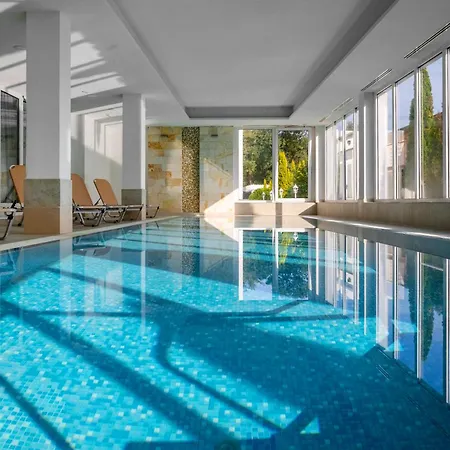 Aurora Hotel 4*