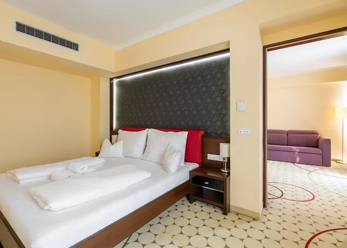 Aurora Отель 4*