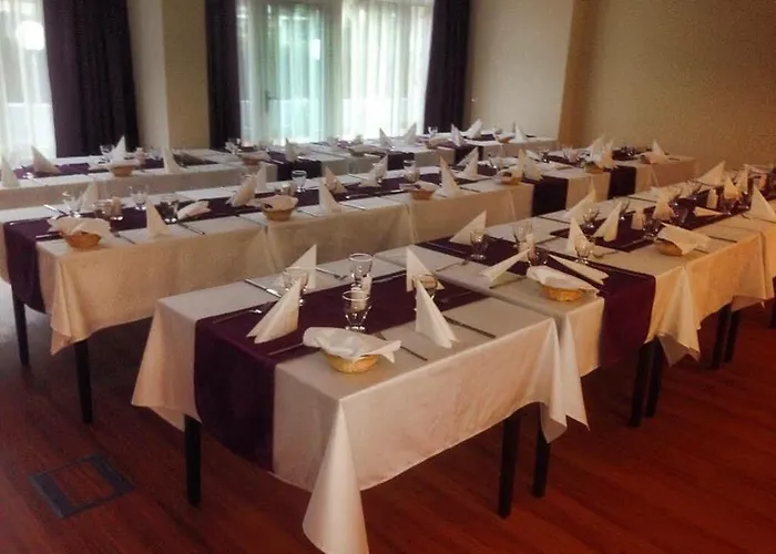 Aurora Отель Мишкольц